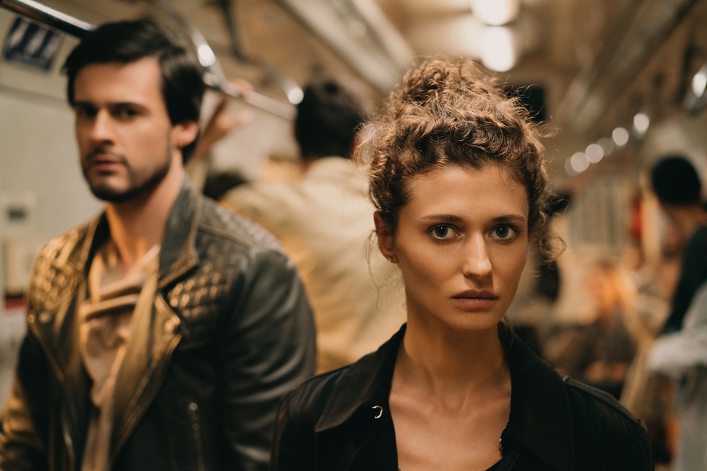 Нам всем нужны объятия: вышел трейлер дебютного фильма Кати Царик